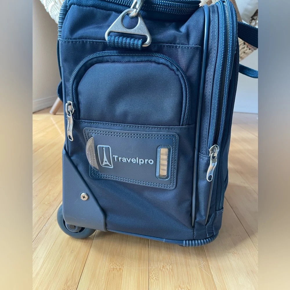 Crew4 by Travelpro Navy Blue Carry-On w/ Wheels - Picture 10 of 16